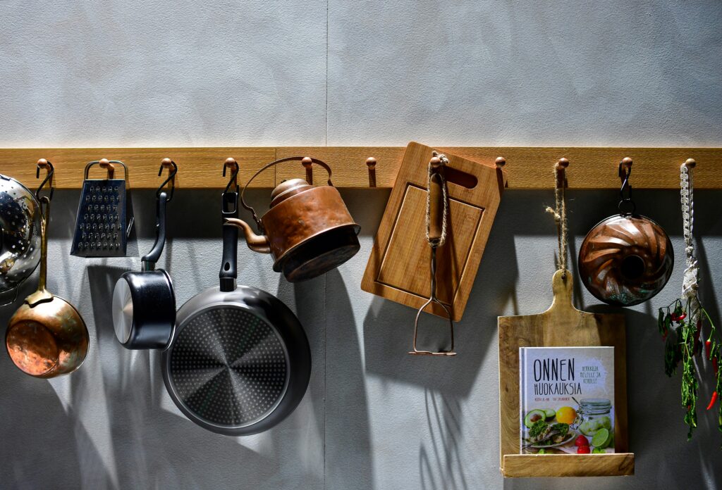 Understanding What Are the Best Cooking Utensils for Cast Iron? showing a cast iron pan with recommended cooking utensils for safe and effective use.