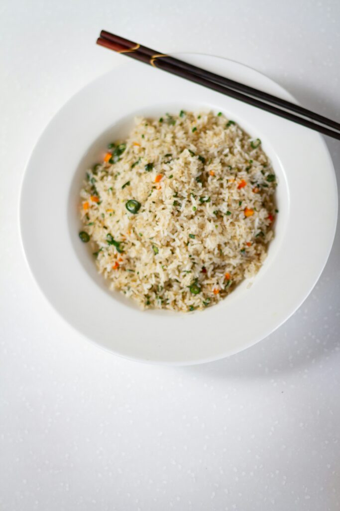 How to Cook Quinoa in a Rice Cooker guide to cooking times, seasoning options, fluffy quinoa, meal prep, and rice cooker techniques.