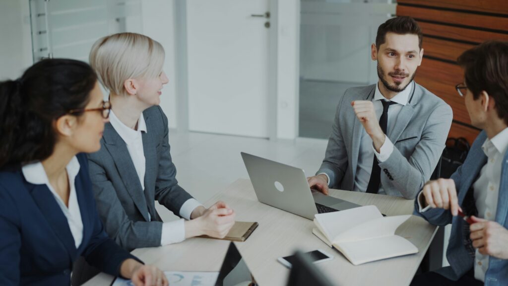How Do You Handle a Workplace Dispute Ewmagwork? guide to workplace mediation, communication skills, conflict prevention, employee relations, and professional teamwork.