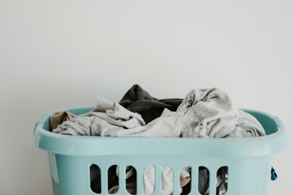 How to Get Smell Out of Clothes guide to odor neutralizing, deep cleaning, soaking, washing, drying, and fresh-smelling fabric.